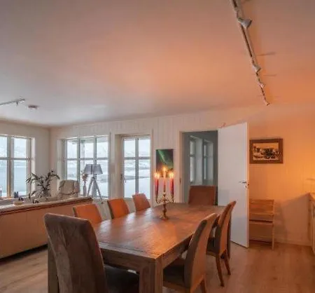 Secluded Northern Light With Great View! Appartamento